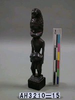 藏品(蛇型頭飾立姿男像)的圖片